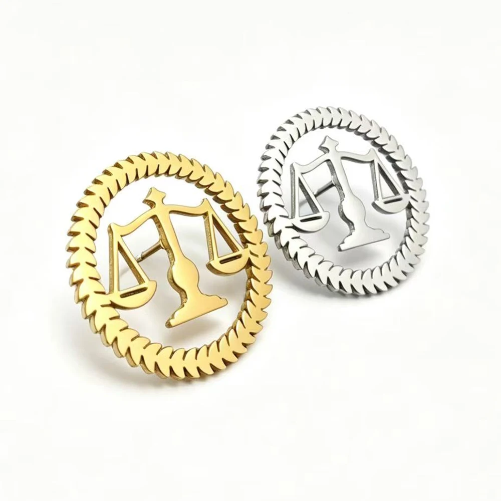 

Exquisite stainless steel scale brooch with gold plating, judicial and legal lapel pins, lawyer's coat badges, men's suit pins,