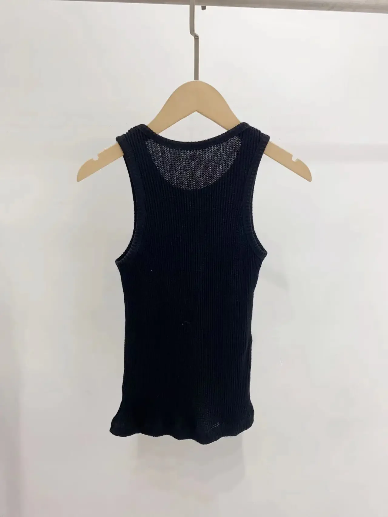 

Women Letter Embroidery Vest Round Neck Sleeveless White or Black Casual Knitted Tank Tops