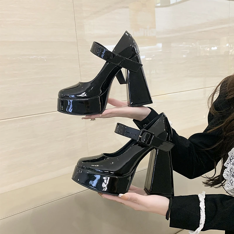 Scarpe da donna Super Heels Mary Jane in vernice nera 2025 Tacchi con plateau Scarpe da donna Lolita carine per feste