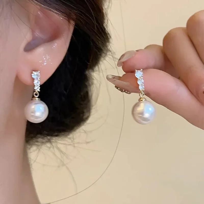 Korean New Dainty Imitation Pearl Drop Earrings for Women Fashion Daily Wear Chic Zircon Earrings Wedding Jewelry Accessories