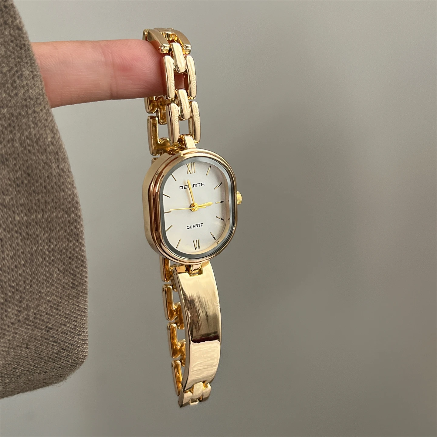 Zegarek damski kwadratowo-owalny o wysokiej wartości, uniwersalny zegarek kwarcowy w stylu koreańskim, zegarek damski, luksusowy i wysokiej jakości.