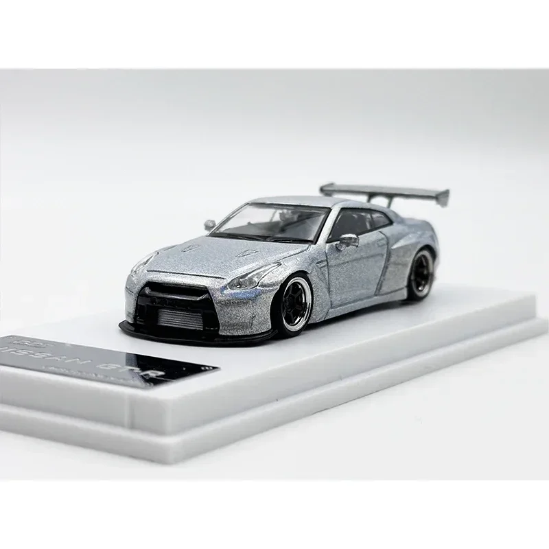 

FUJI In Stock 1:64 Pandem R35 EVA Robot Diecast Diorama Car Model Collection Miniature Toy