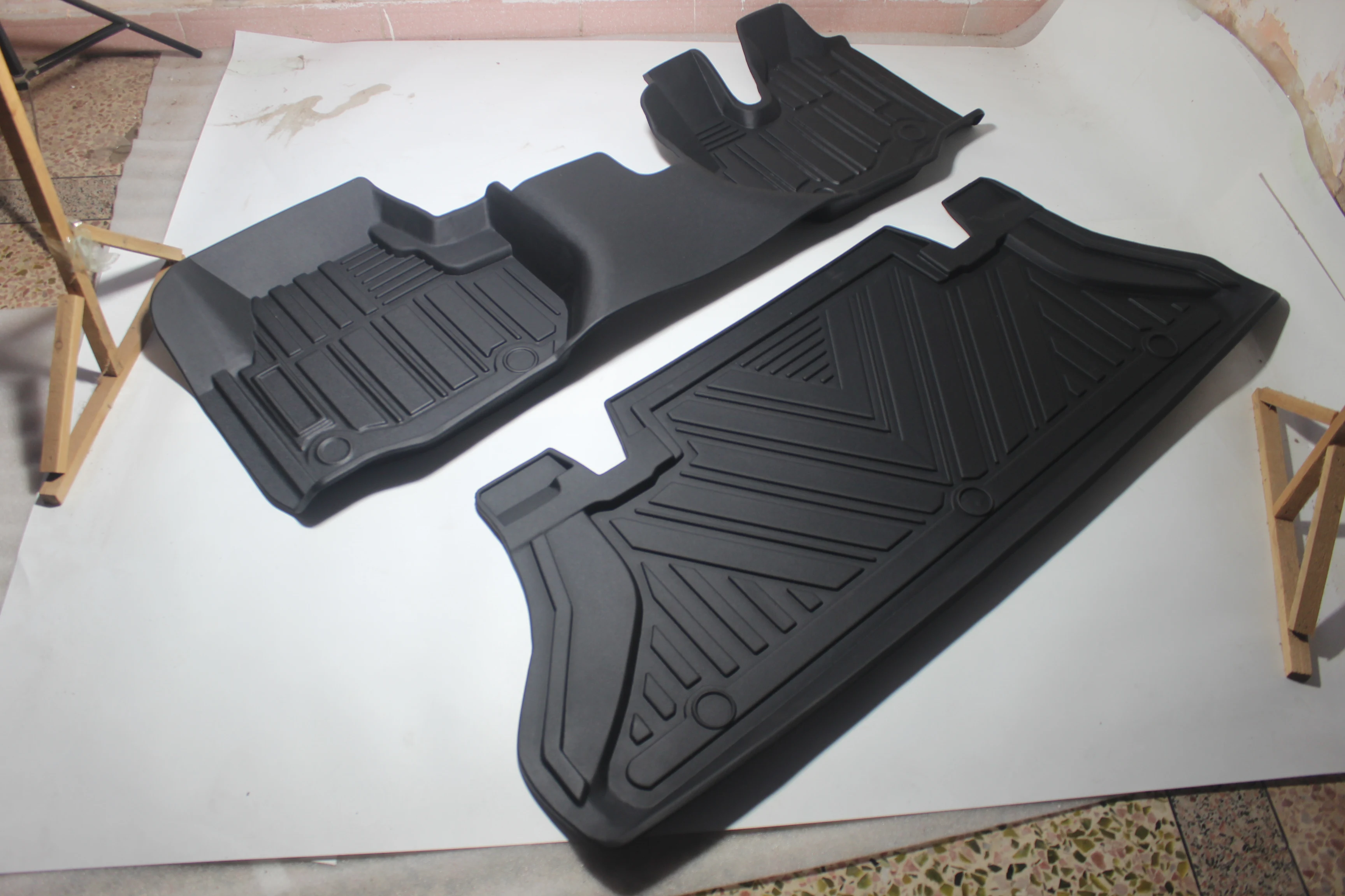 On Sale Factory Price TPE Robber Car Floor Mat for Toyota HIACE 2011-