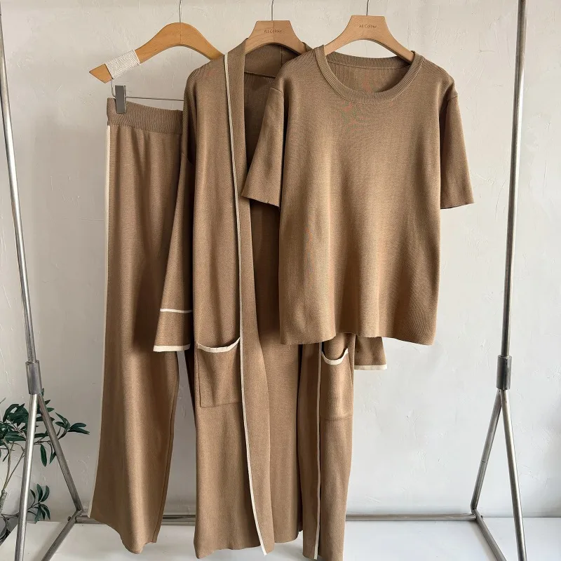 

Осенний брючный костюм, новинка 2025, женский контрастный цвет, удобный теплый повседневный вязаный кардиган, прямые брюки, халат, комплект из трех предметов