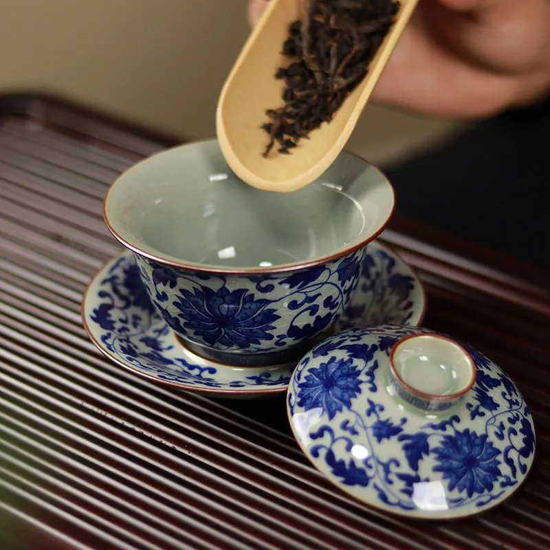 High-End Jingdezhen Old Clay Interlock Branch Gaiwan Ceramic Household Retro Blue and White Tea Bowl Gracked Glaze Supportable