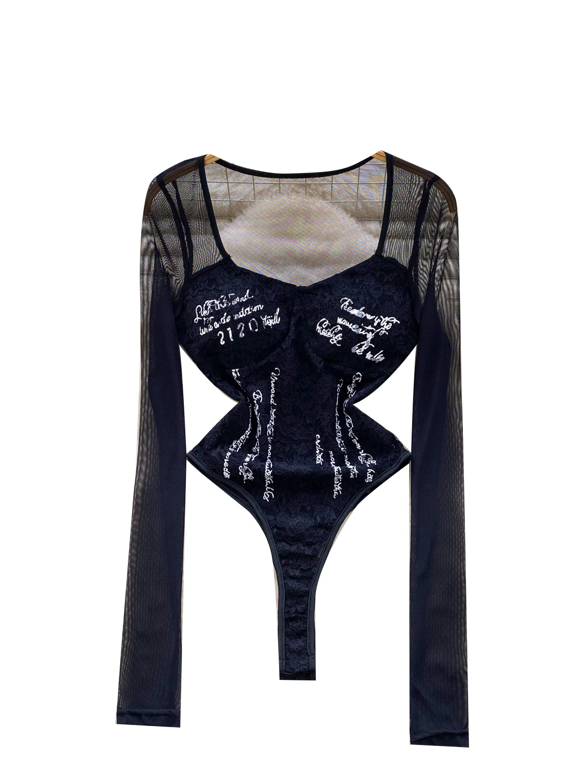 スパイシーなレタープリントワンピーススーツ レディース メッシュレース 細見え 美しいアウターウェア ベースシャツ ハイウエストショートパンツ