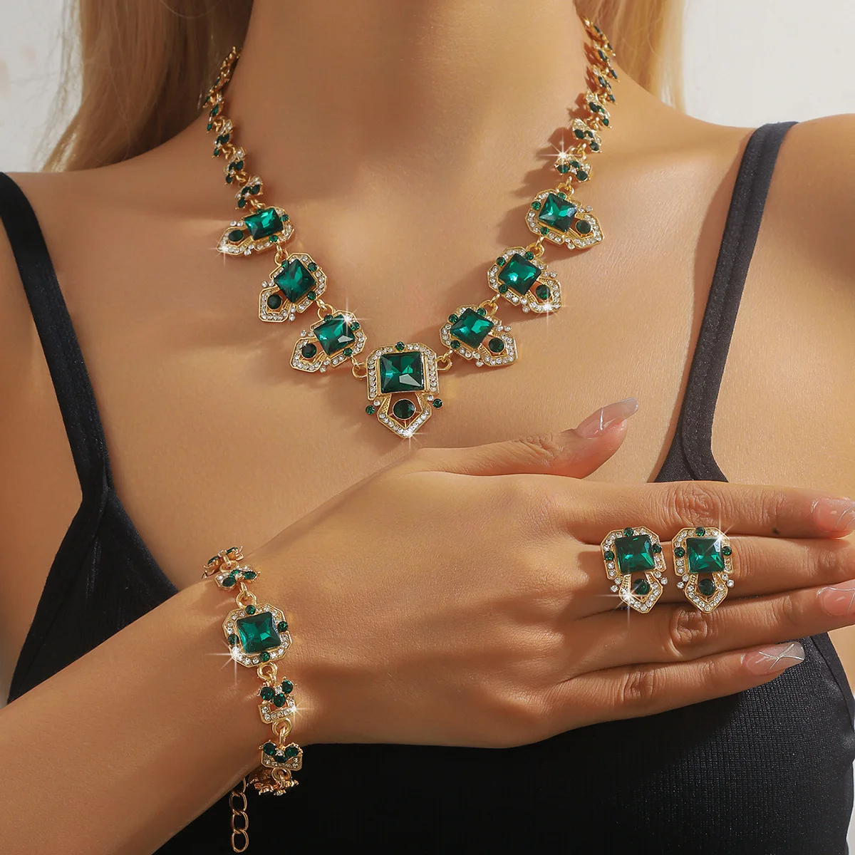

Exaggerated retro glass crystal collarbone chain temperament popular gemstone water drop necklace jewelry set