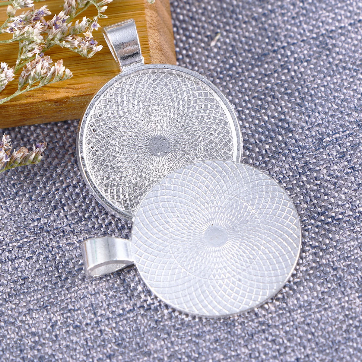 

20 комплектов круглых подносов для подвесок из сплава, 25 мм, стеклянная купольная плитка, ювелирные изделия для фотографий, изделия из смолы, серебряный круглый кулон, стеклянный купол