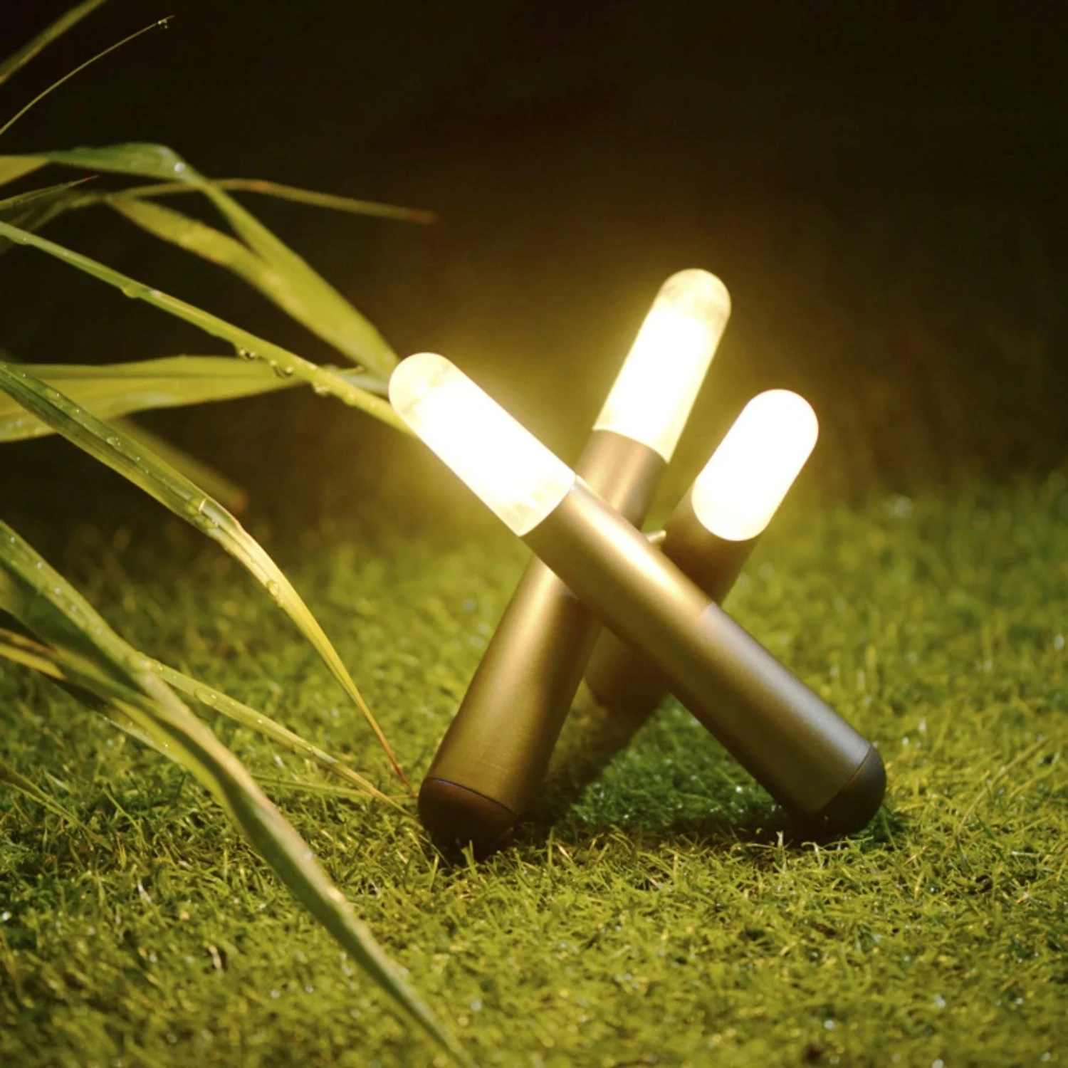 Stilvolles drehbares LED-Nachtlicht mit verstellbarem Knopfschalter und wiederaufladbarem Akku – ideal für Schlafzimmer und Camping – gemütliche Atmosphäre