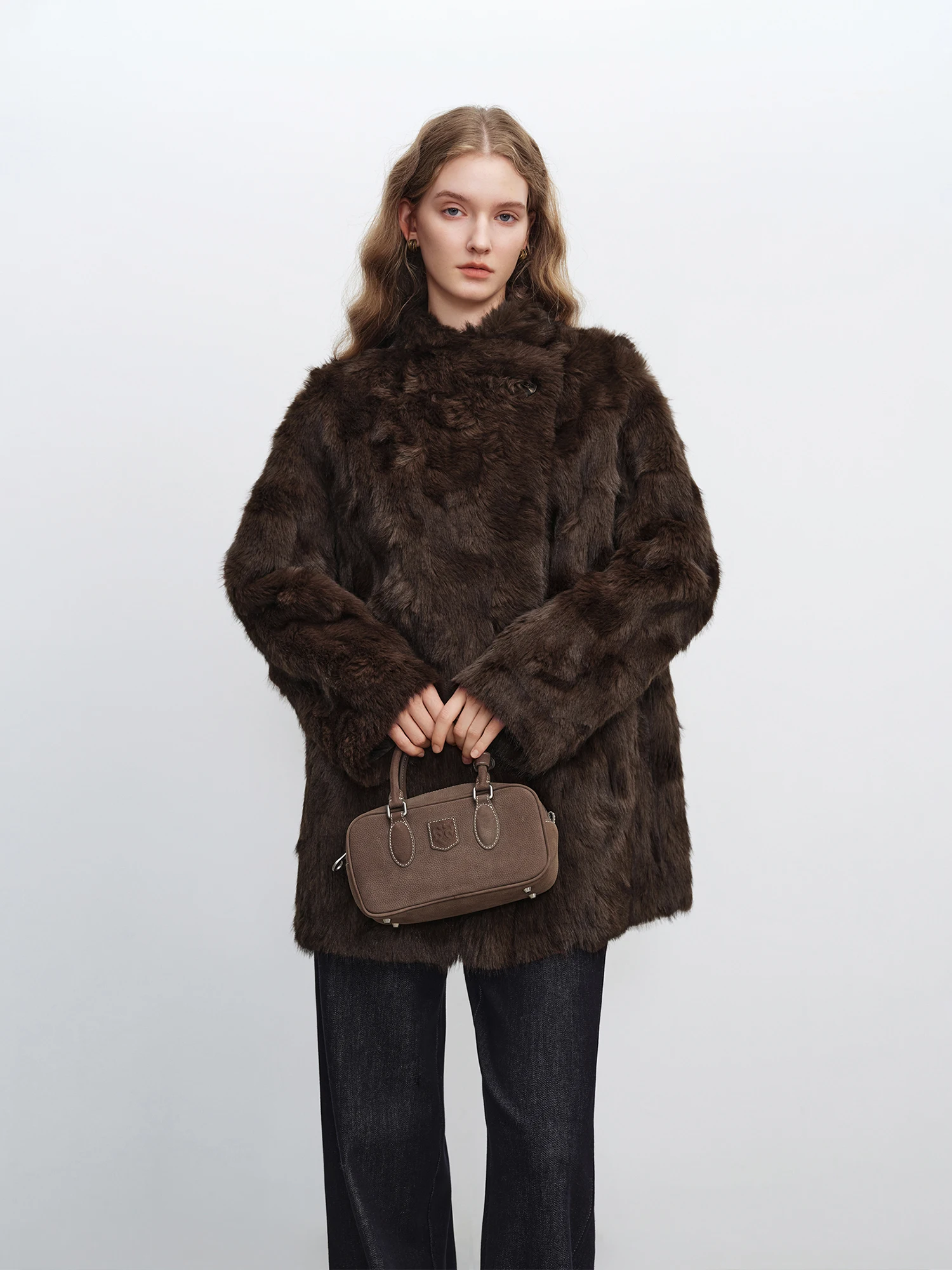 ZIQIAO Brown Faux Fur Coat for Women New Winter Style for 2025 Thickened Fur Coat Overlapping Collar Streetwear Commuting Retro