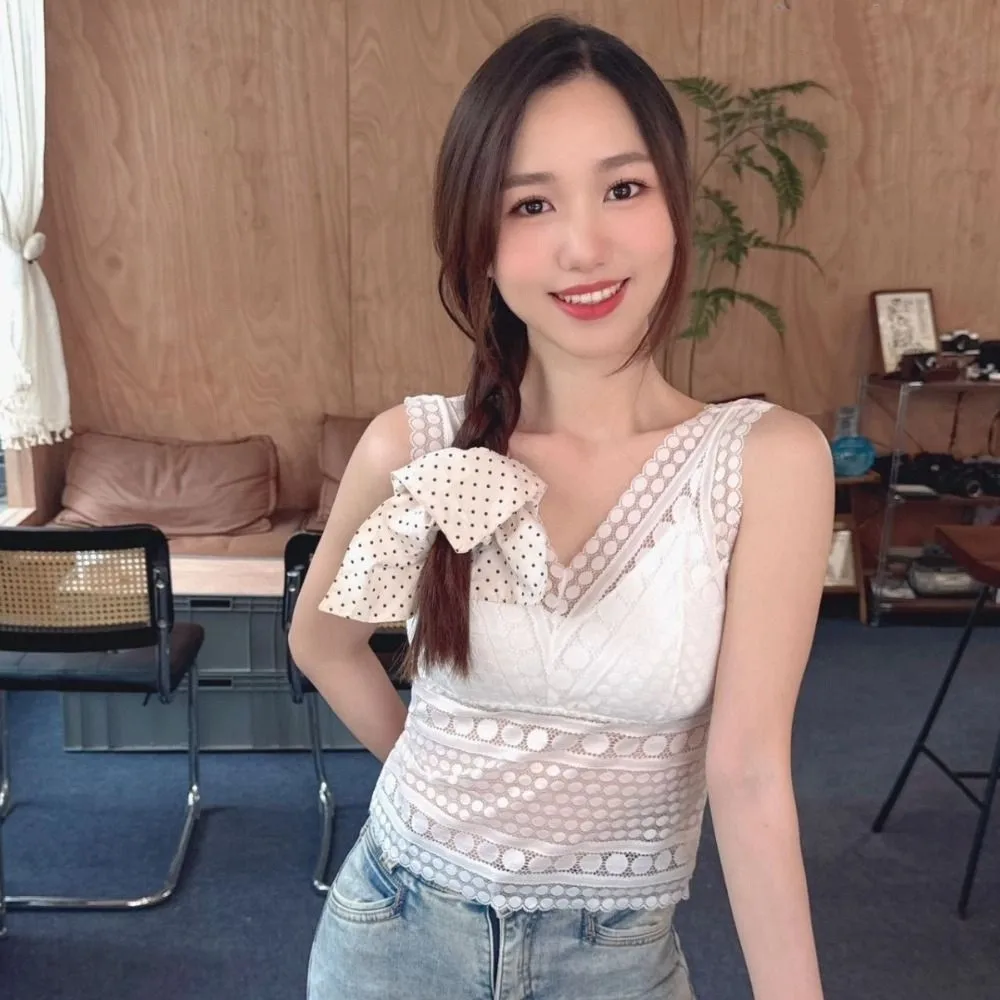 Mode Mesh Transparente Spitze Leibchen mit Pads Tiefe V Süße Spitze Crop Tops Ärmelloses Unterhemd Hosenträger Weste Frühling Sommer