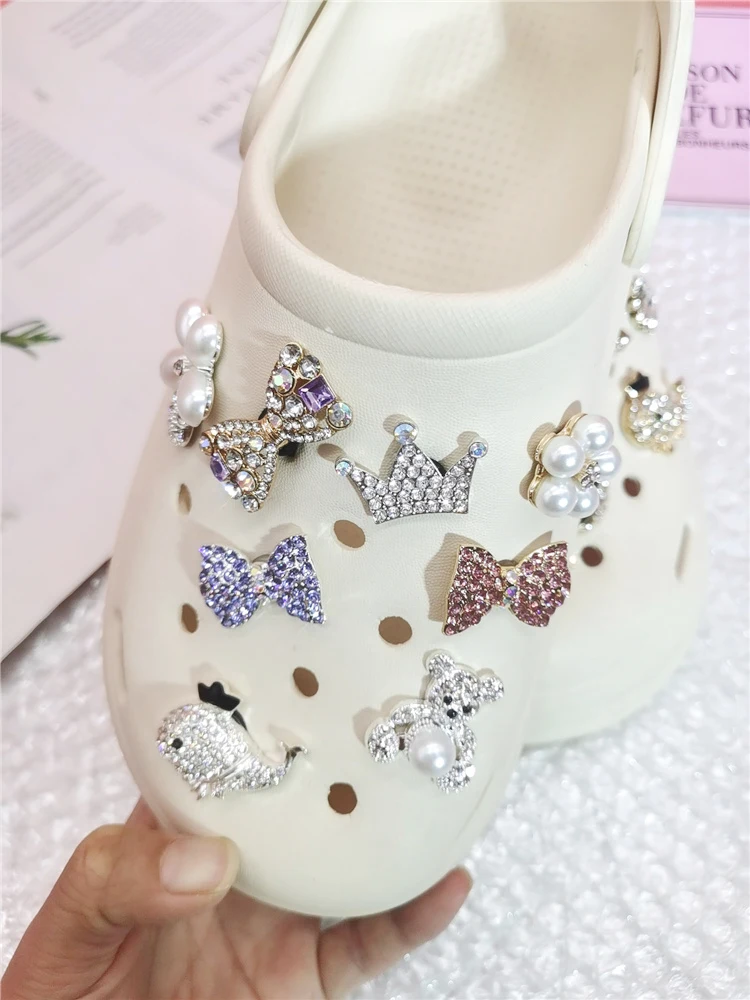 New Design Bling Jewelry Shoe Charms Diy Rhinestone Women Clog Shoes Decorations Original Buckle Accessories Fit Bubble Sandals