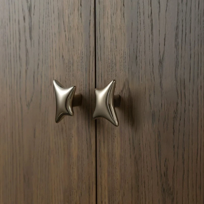 

Exclusive Star Shaped Brass Knob Unique Titanium Silver Cabinet Handles for Children Room Childish Novelty Furniture Knobs Pulls