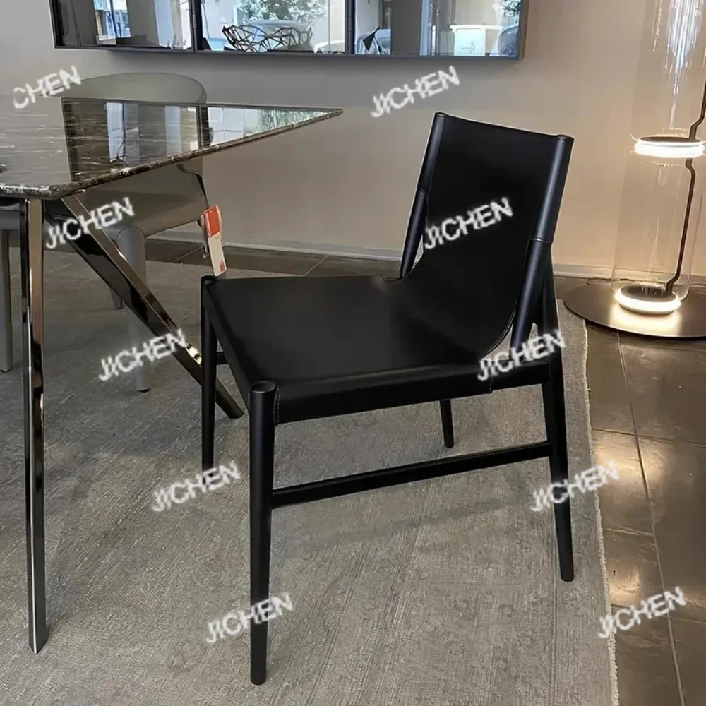 كرسي طعام مصنوع من الجلد ذو سرج إيطالي مصمم من الخشب البسيط كرسي طعام فاخر من الخشب الصلب أثاث منزلي من Sedie WKDC #1