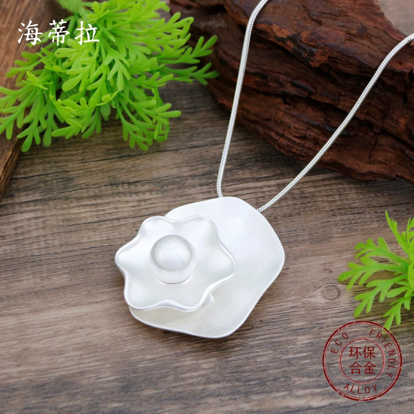 New matte geometric flower long pendant, women's exaggerated brushed flower inlaid high-end long necklace
