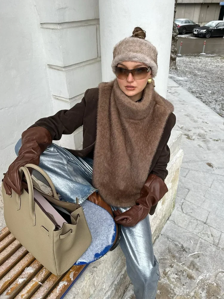 الصلبة فو الفراء سترة المحاصيل الأعلى المرأة موضة الياقة المدورة رقيق قصيرة تانك القمم 2025 الشتاء الإناث أنيقة جاكيت بلا إكمام معطف