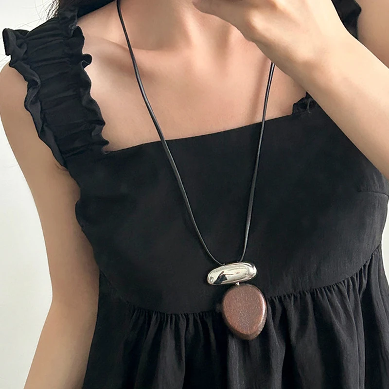 خشبية البيضاوي قلادة قلادة Y2K خمر الحد الأدنى المعادن قابل للتعديل الجلود حبل سترة سلسلة قلادة مجوهرات الهدايا الجمالية