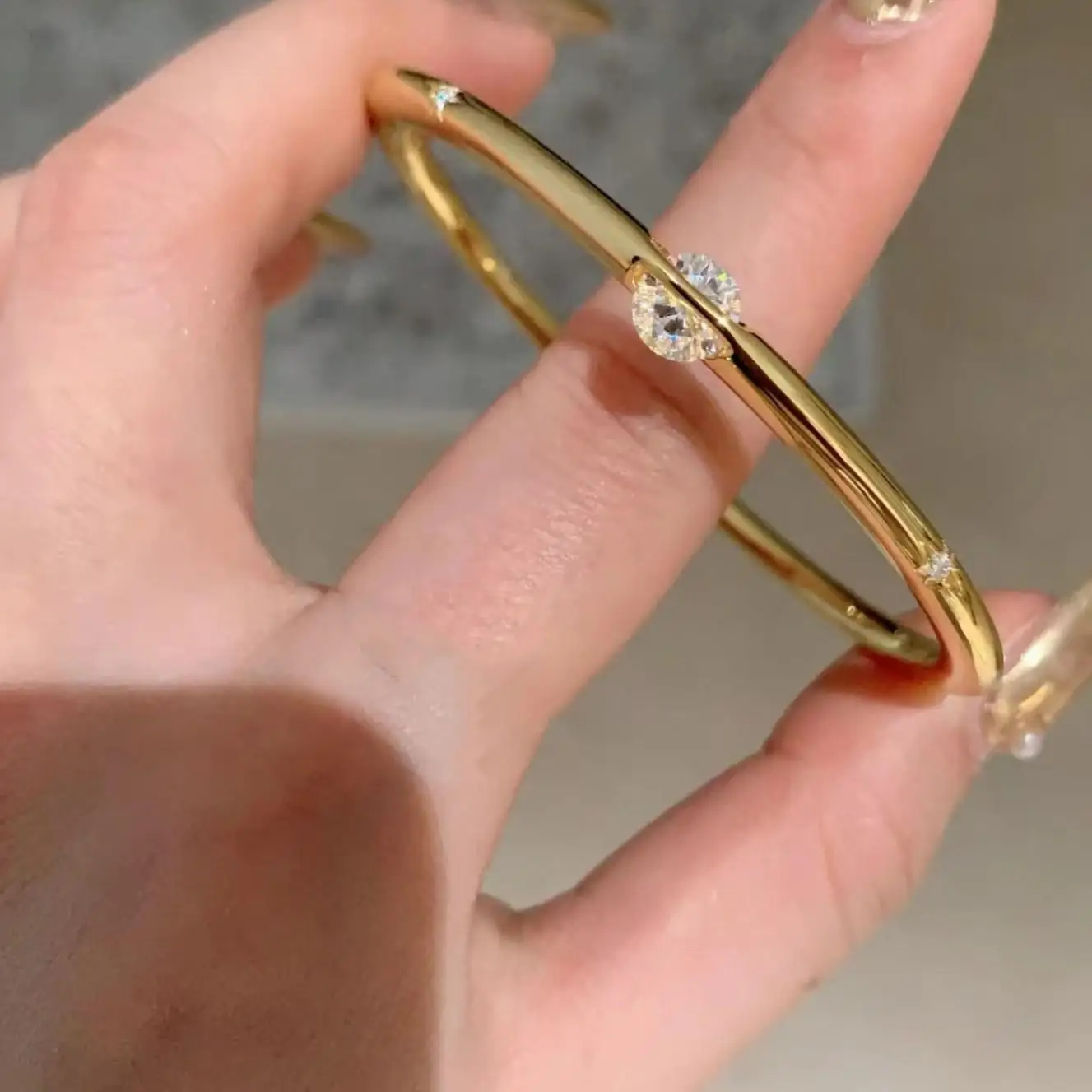 

Single Zircon Luxury Bangle Bracelet For Women Classic Fashion Metallic Star Paved Hand Jewelry