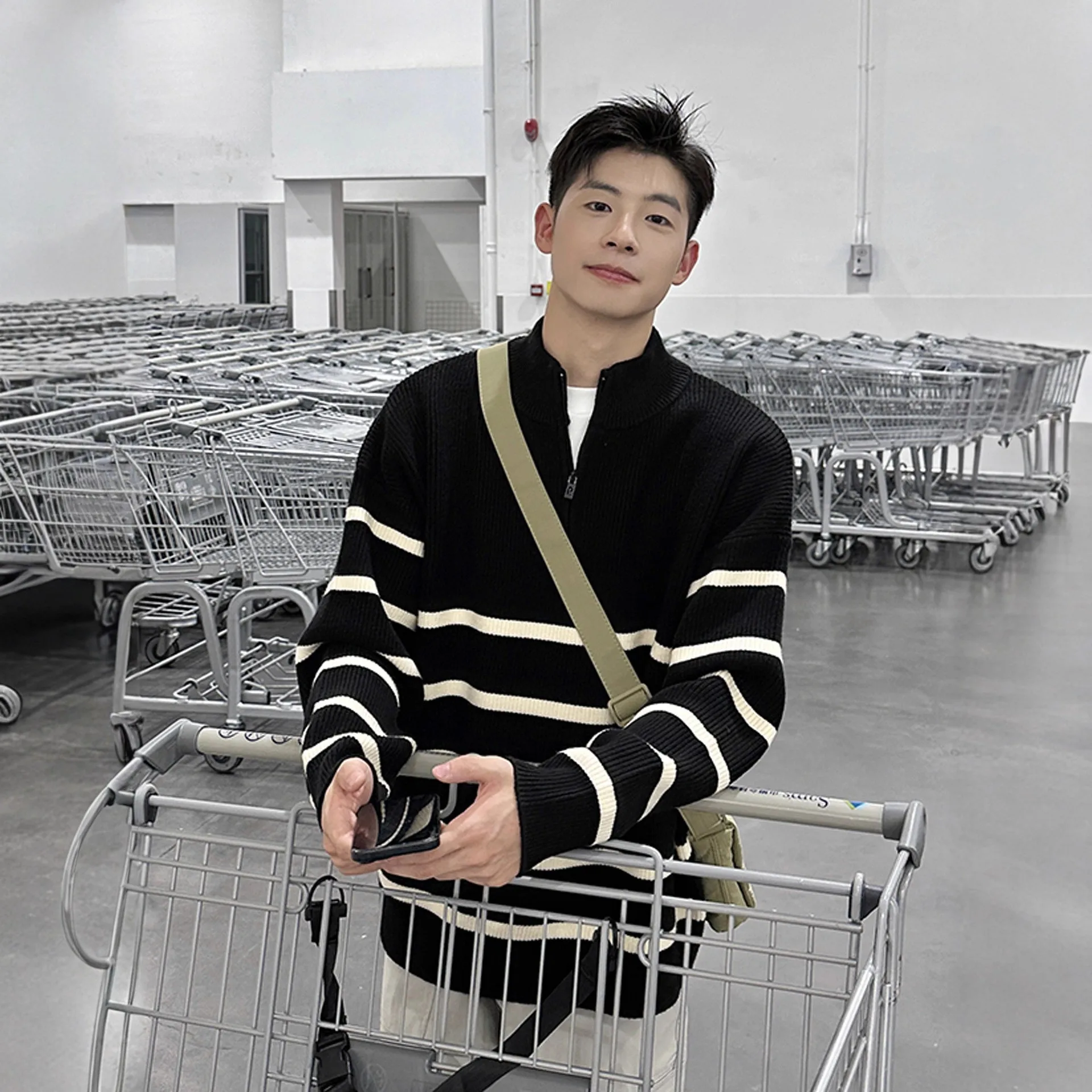 

2025 Autumn Winter Men's Stripe Knitwear Loose Fit Comfortable Long Sve Hoodie Casual Sle Polyester Fiber Warmth Outerwear