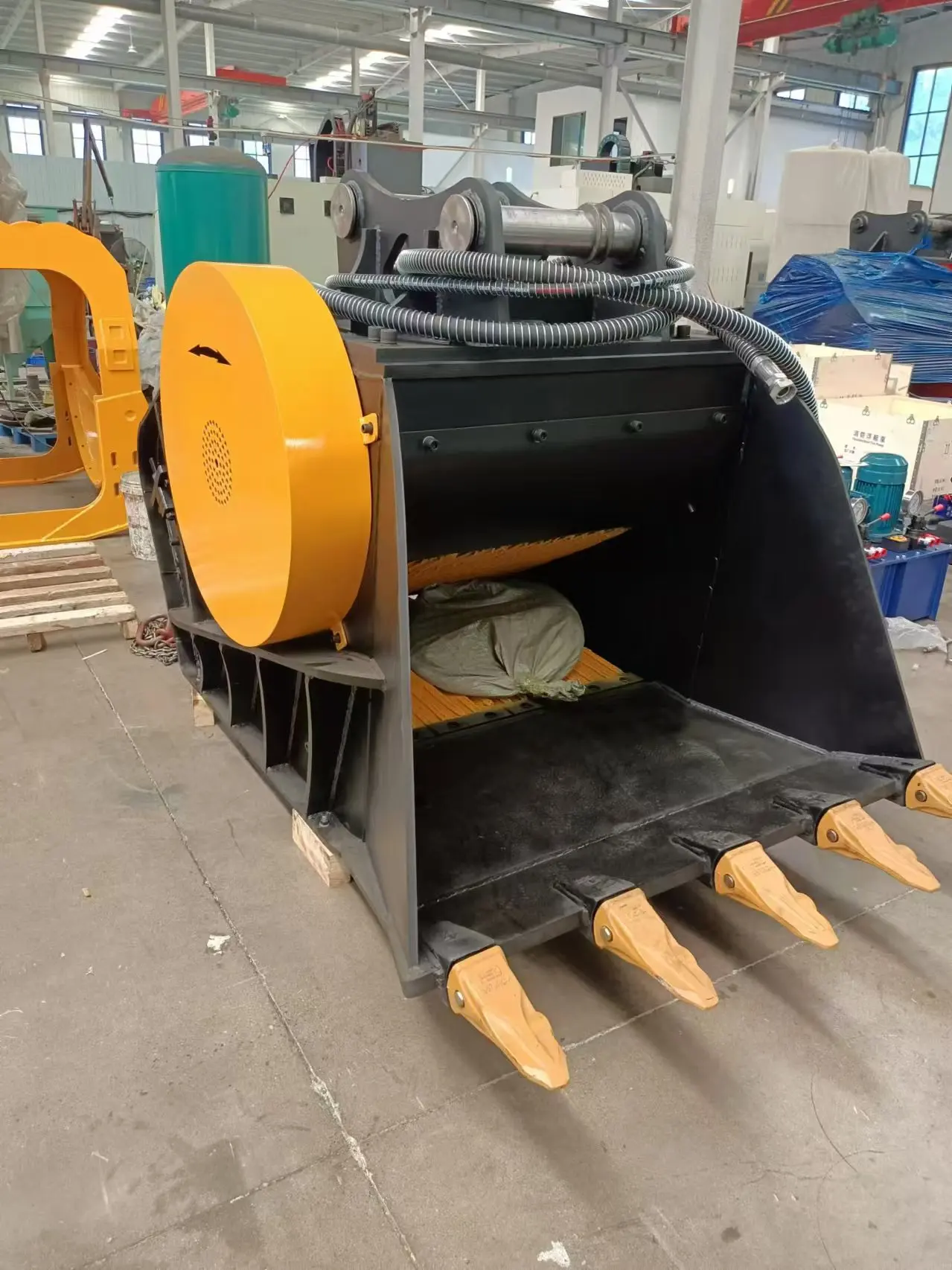 Bagger, Betonbrecher, Eimer, robuste Abbruch-Recycling-Ausrüstung