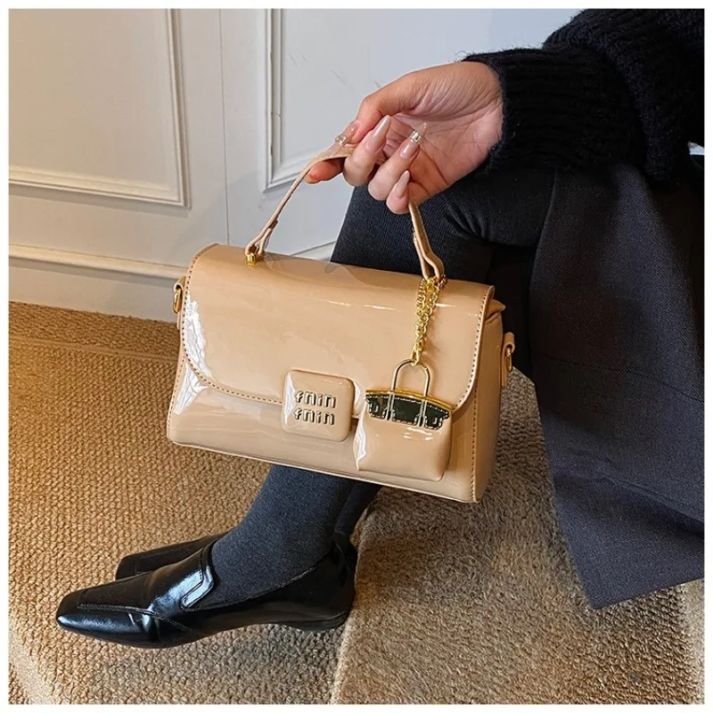 Designer Elegant Vintage Chic Diaper Bag For Women Leather Crossbody Handbag Minimalist Luxury Tote Bag