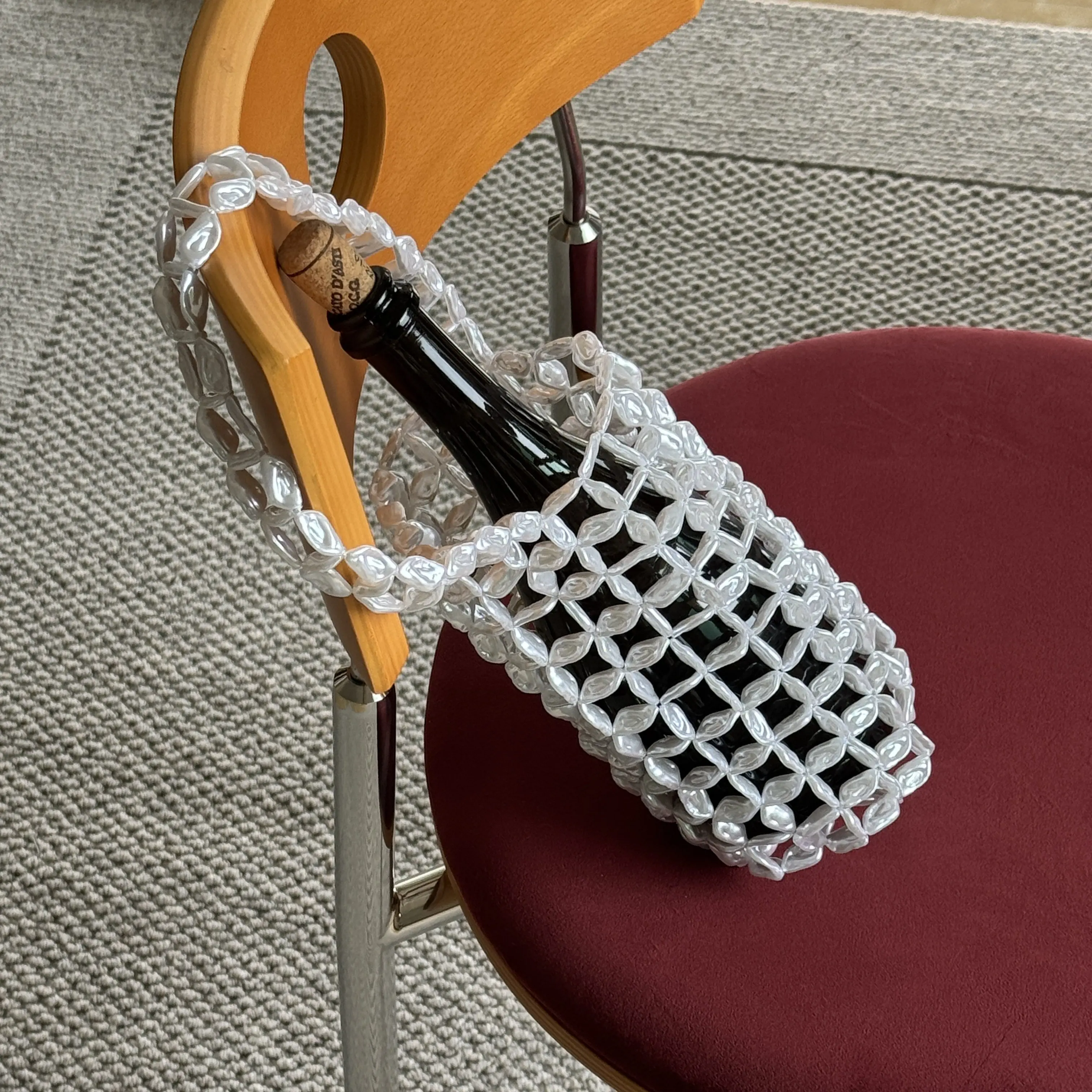 Luxury Hand-Woven Rhinestone Wine Bottle Bag, Niche Portable Cup Holder for Party, Cute Bag Charm Accessory