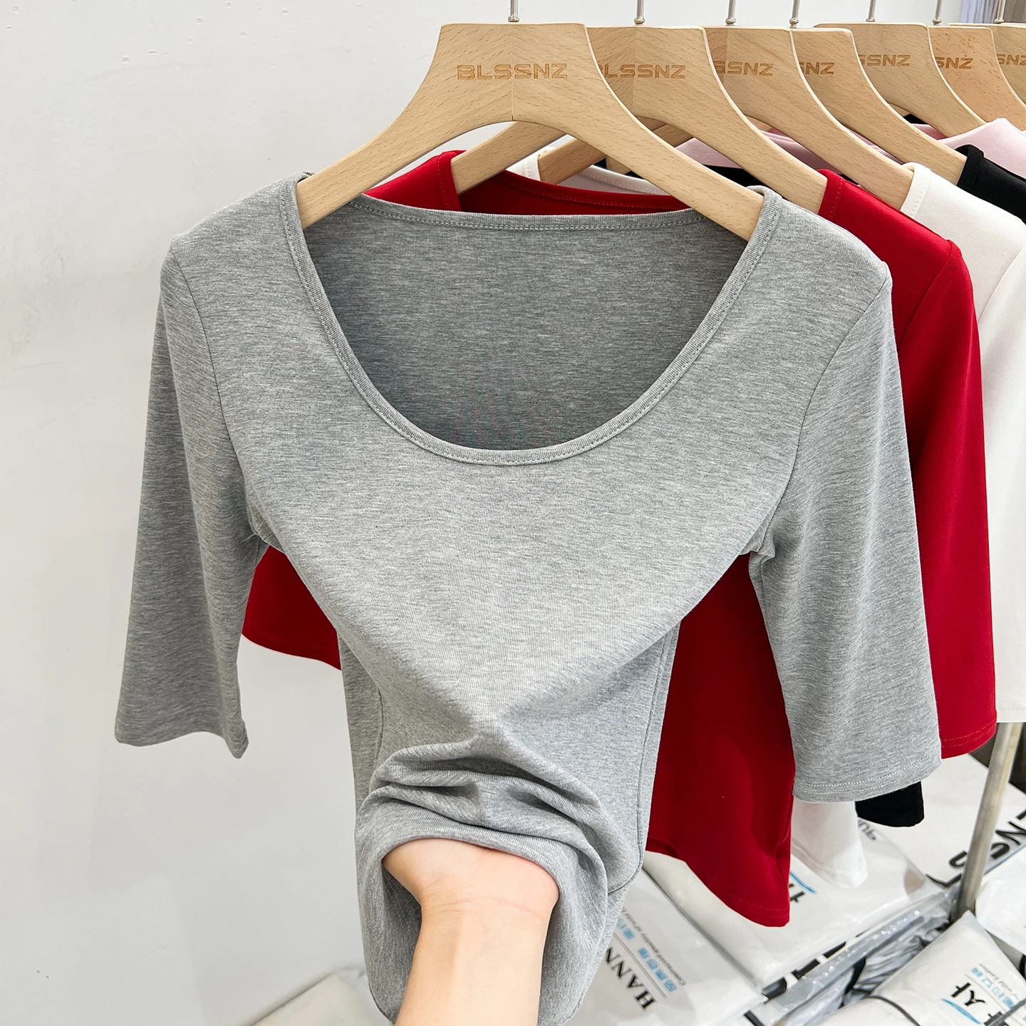 Solid Versatile Casual Simple T-Shirt Women's White Base Top 2026 New U-Neck Three-Quarter Sleeve Tee for Spring & Summer
