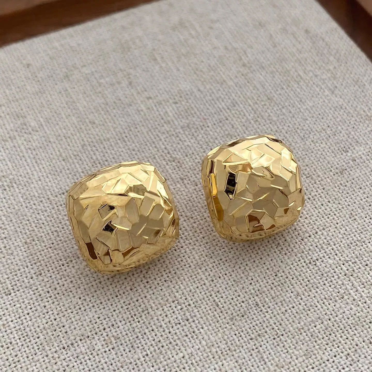 Exaggerated design textured geometric square earrings for women high-end light luxury simple earring suitable for daily jewelry