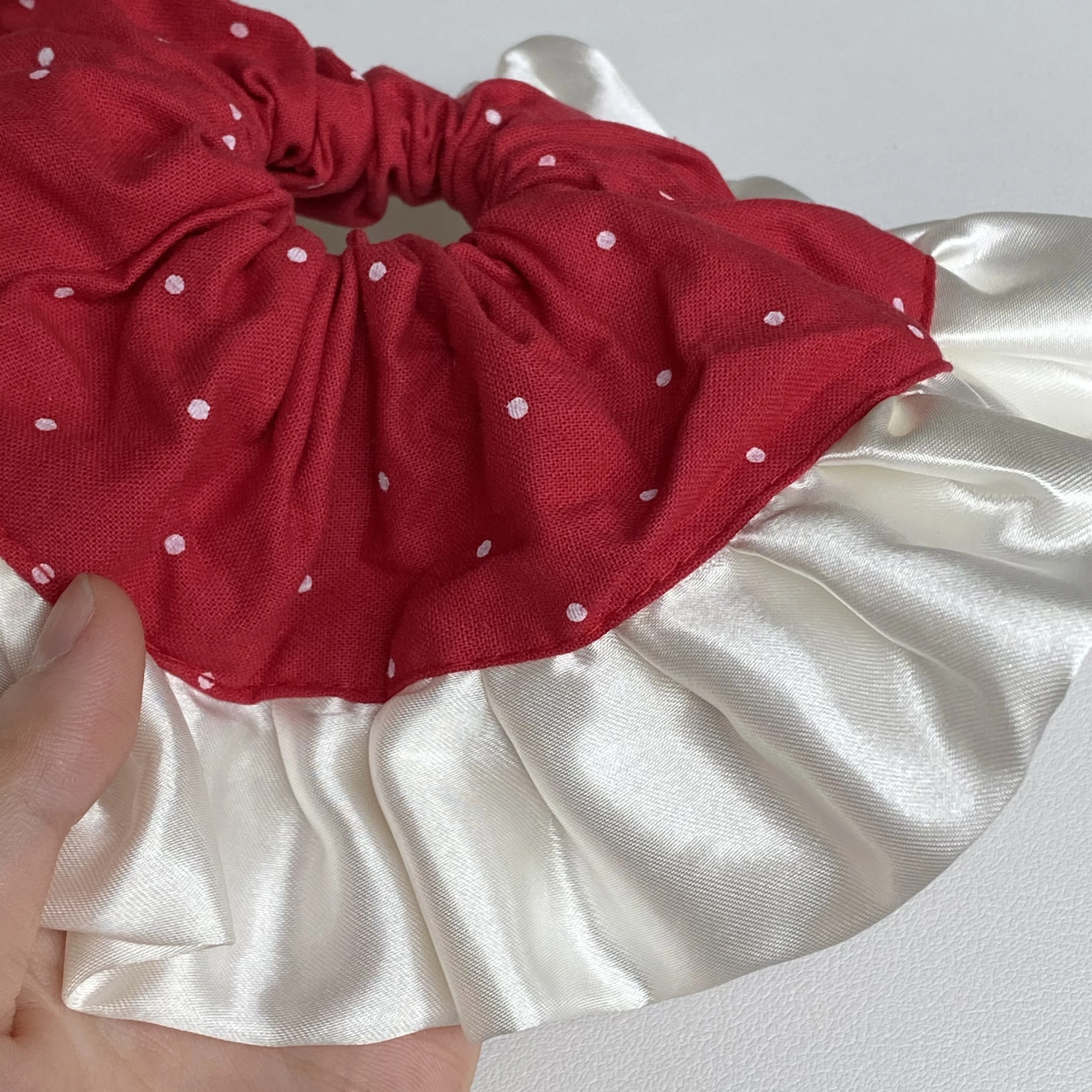 1pc grande vermelho bolinhas cetim cabelo scrunchie, elegante laço de cabelo com babados, acessório de cabelo doce para uso diário feminino e festa