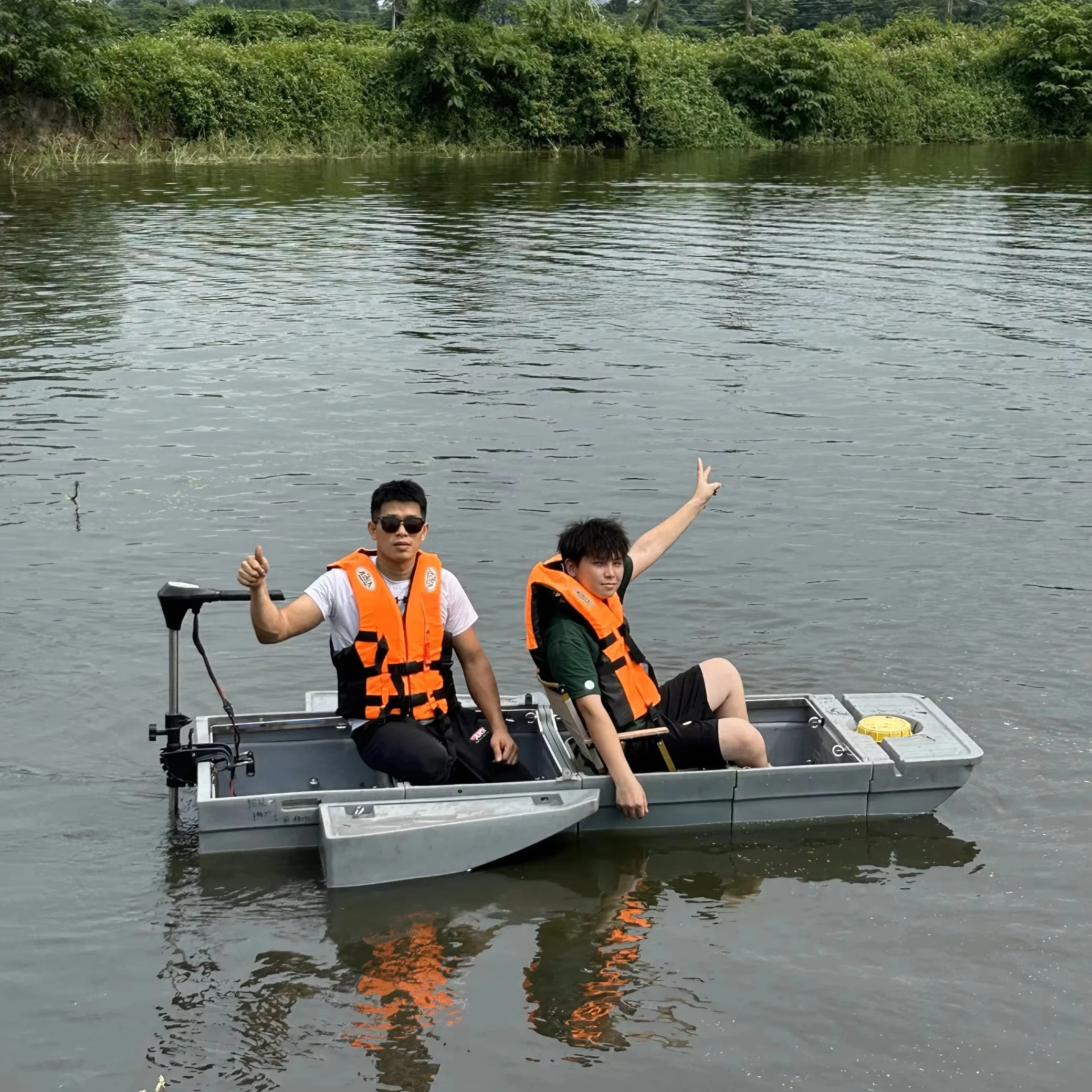 

13.3M environmentally friendly polyethylene plastic rowing boat water sports portable car folding fishing boat