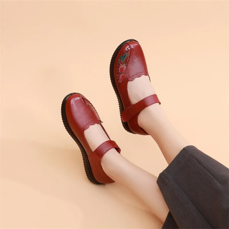 

Genuine Cowhide Flat Bottom Anti-Slip Women's Shoes Comfortable Soft Sole Spring Autumn Seasonal Casual Traditional Cloth Shoes
