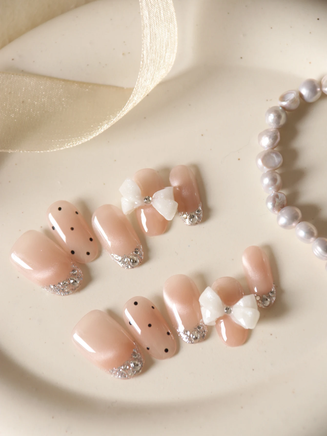 10Pcs Press on Nails Short White Big Bow Cat's Eye Acrylic Press on Fake Nails Includes 1 Sheet Adhesive Tabs & 1 Pc Mini File