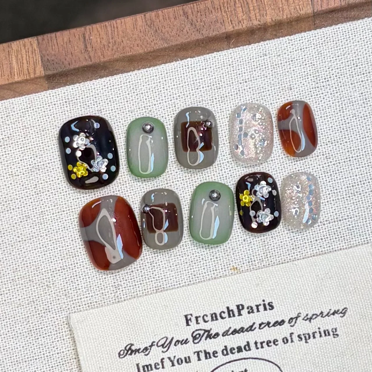 10Pcs Retro Autumn Flower Handmade Press On Nails Geometric Marble Fake Nail Short Square Full Coverage Nail Tips for Women