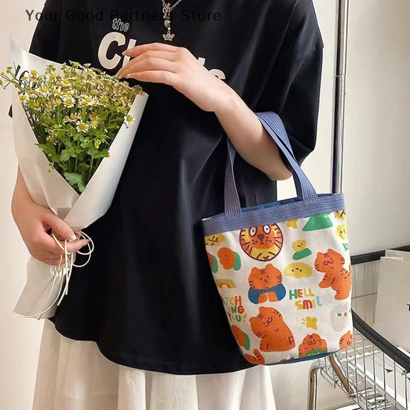 Tas Ember Grafiti Pola Hewan Lucu Portabel Tas Silinder Cetak Ins Tas Bento Kanvas Tas Kotak Makan Siang Genggam