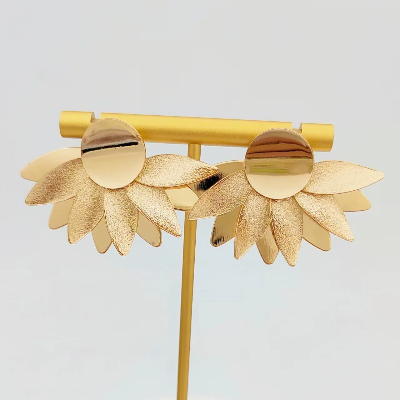 Vintage Gold Color Metal Flower Drop Earring Punk Semicircle Petal Dangle Earrings Statement Jewelry For Women Fashion Gift