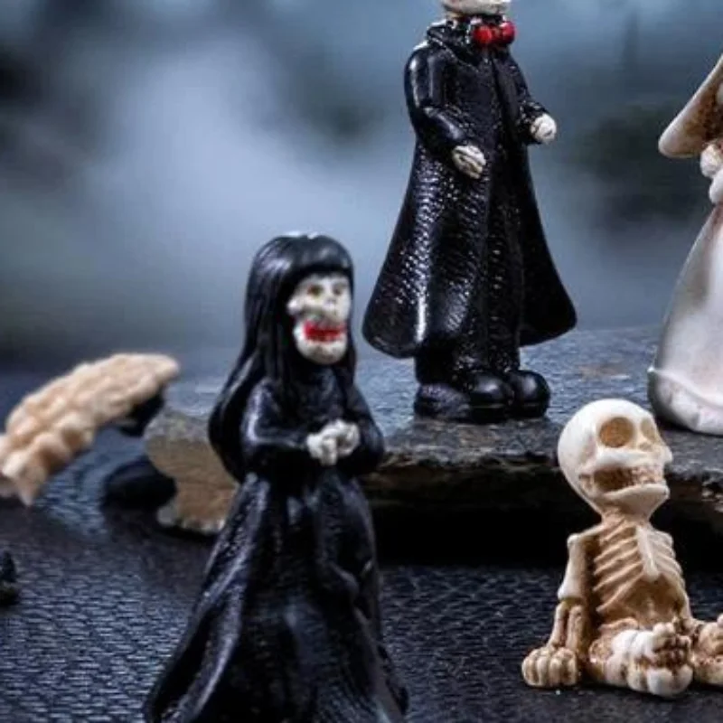Halloween Mini Resin Skull Ghost Figurine Cartoon Scary Coffin Statue Durable Resin Ornament for Garden Yard Halloween Decor