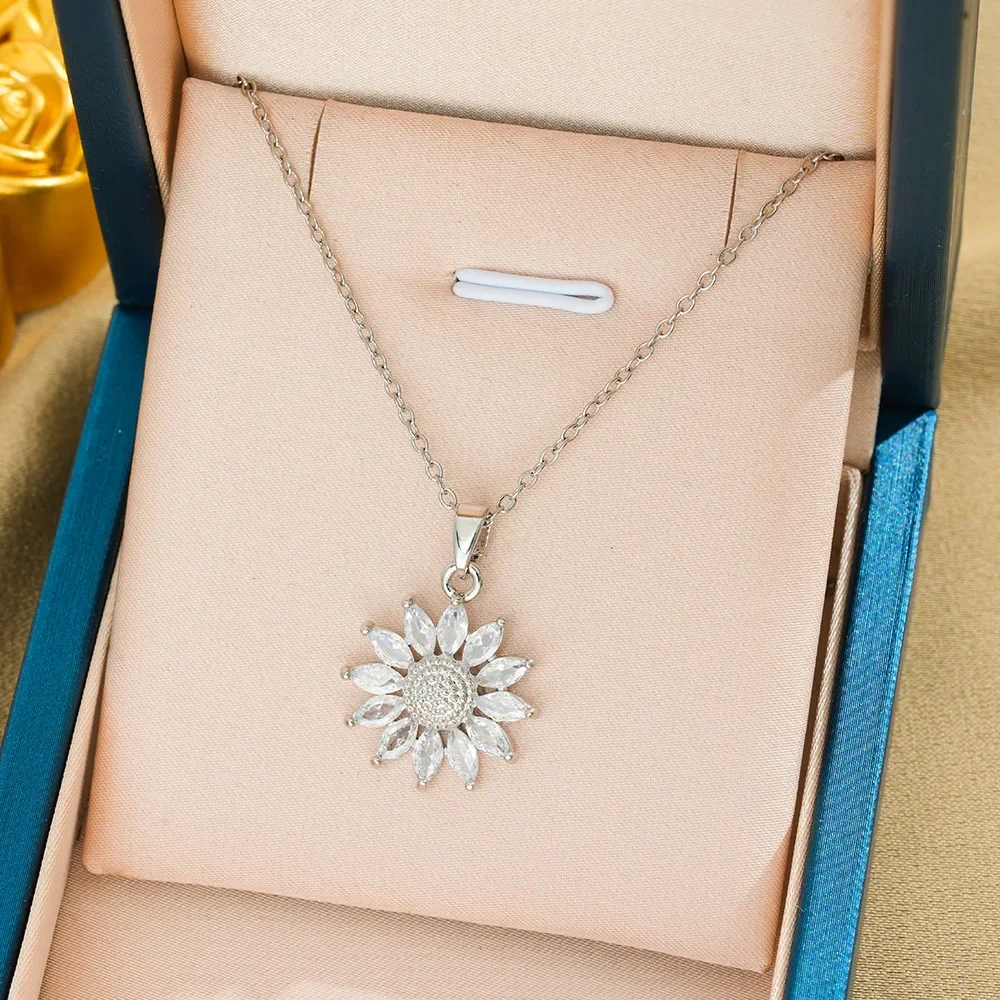 Новое женское колье из циркона с подсолнечником в 2025 года выпускается с ощущением ниши и легкой роскоши.