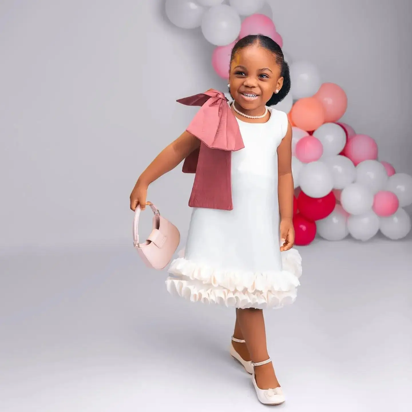 

Customized White Flower Girl Dress For Wedding Puffy Satin With Bow Mini Kids Birthday Party Princess Ball Gowns Pageant Dress