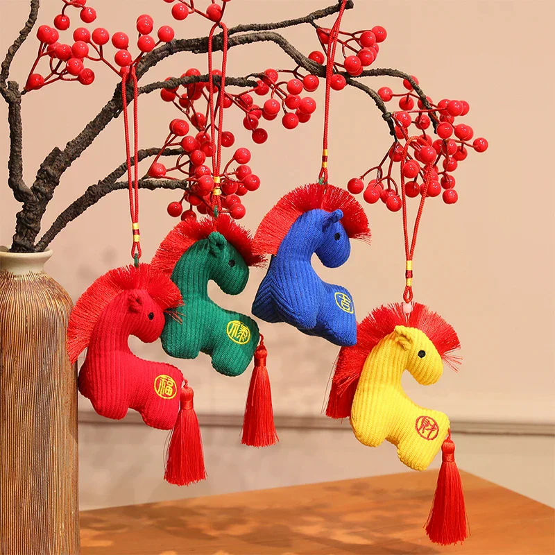 1 قطعة 12 سنتيمتر 2026 سنة الحصان التميمة ألعاب من نسيج مخملي قلادة لينة واقعية المولود الجديد الهدايا المهر دمية ديكور المنزل حلية