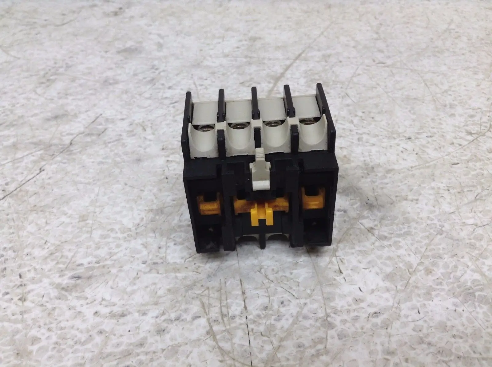 Подержанный LA1DN40 на складе, готов к отправке