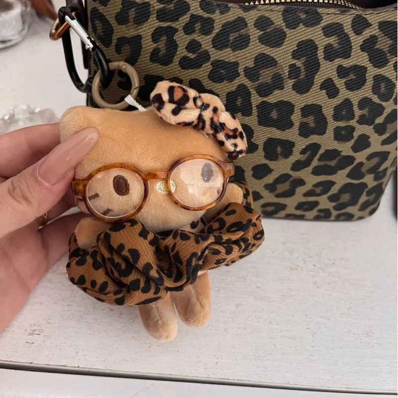 漫画風黒肌ヒョウ柄Ktホットガールドールメガネハート型キーホルダー人形バックパックぬいぐるみペンダントかわいい誕生日プレゼント