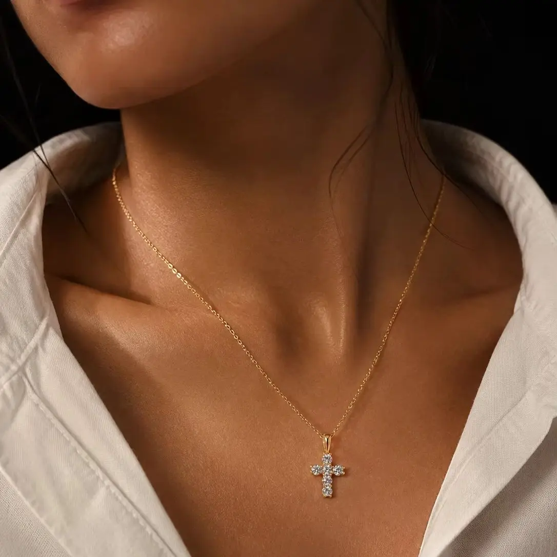 Eine 925 Sterling Silber Moissanit-Kreuzkette, die modisch, trendig, elegant, sanft, frisch und süß ist. – Detail 2