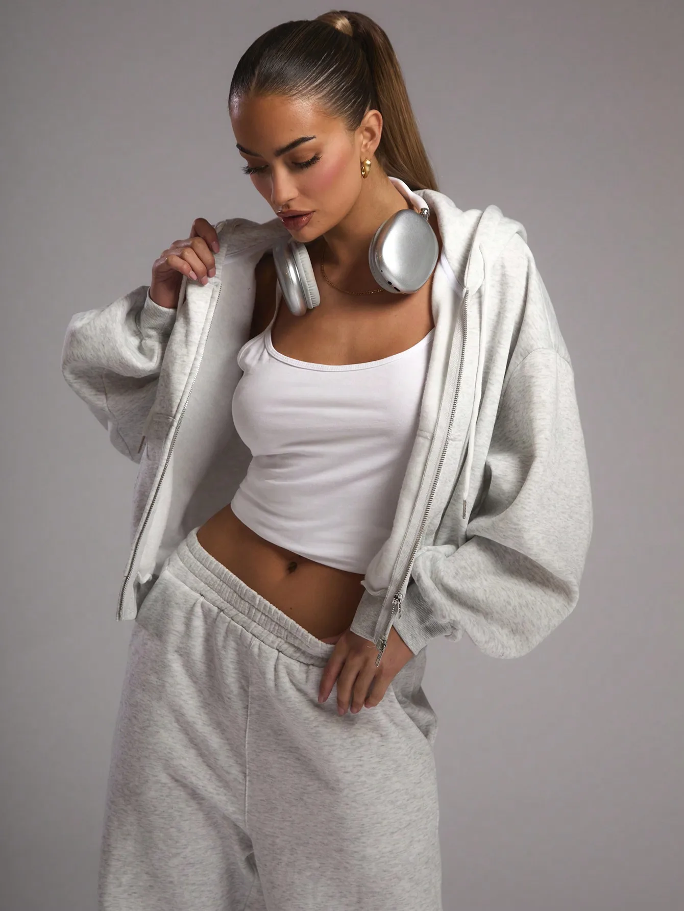 

Худи с двойной молнией спереди и свободным кроем для повседневной носки