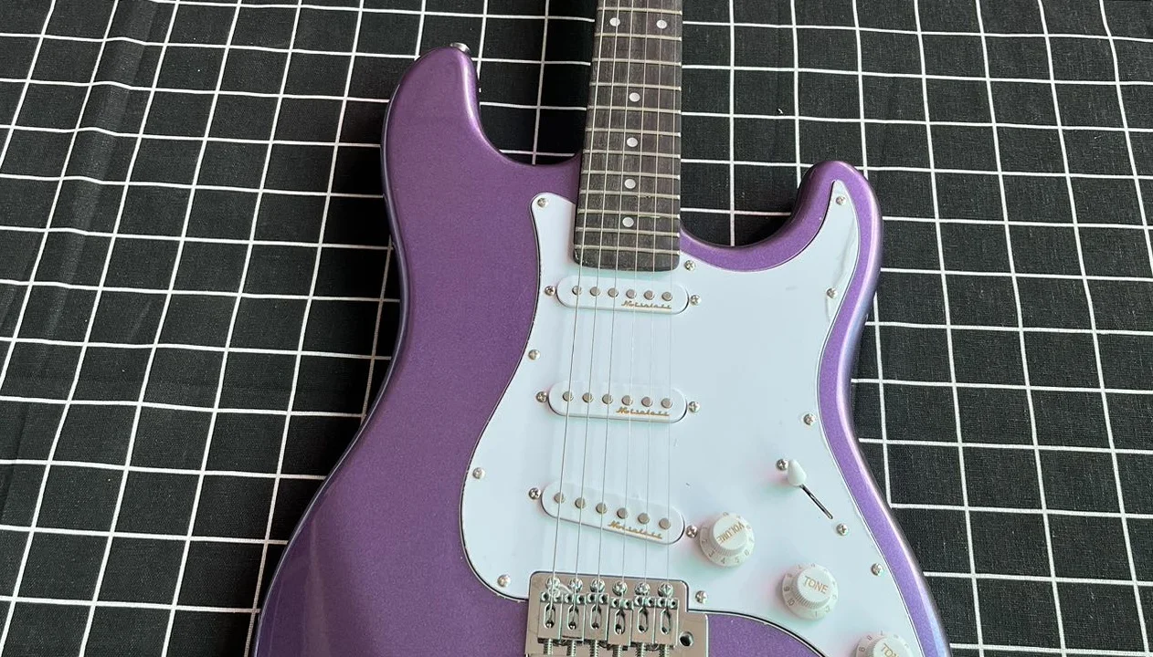 

2024 Fast delivery Factory outlet the High Quality Custom Body 6 String Wooden Bling Purple ST Electric Guitar 22 Fret GFDSGHBFS