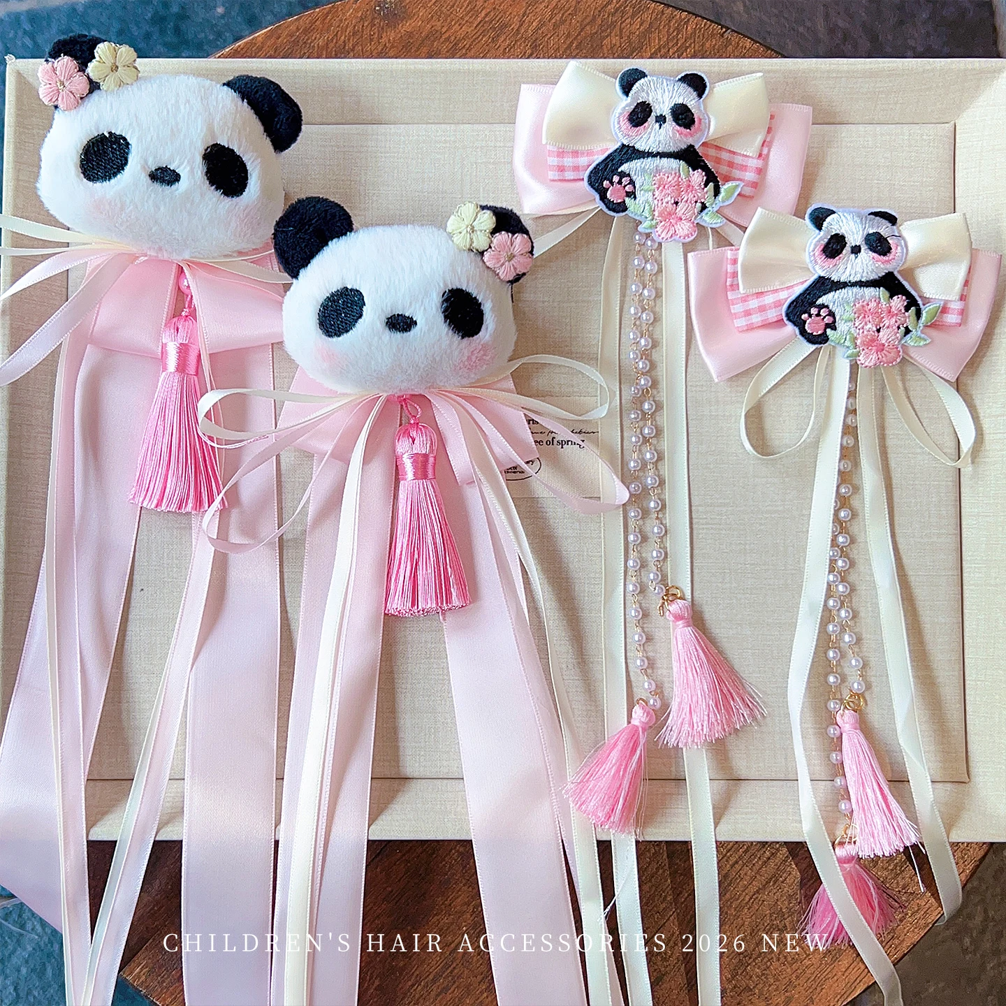 Set mit bestickten Panda-Plüsch-Haarspangen, Schleifen, langen Bändern und Quasten, Haarschmuck für kleine Mädchen, Prinzessinnen-Geburtstagsfoto-Haarschmuck – Detail 2