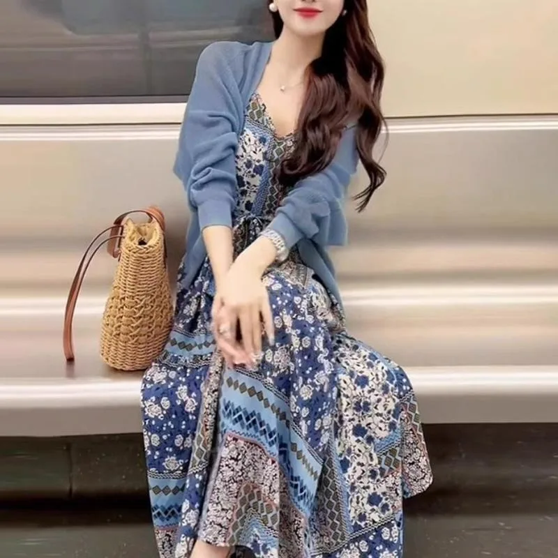 Autumn Fashion Outfit: Knitted Cardigan for Women Paired with A Bohemian Floral Print Skirt, Exuding An Elegant Refined Demeanor