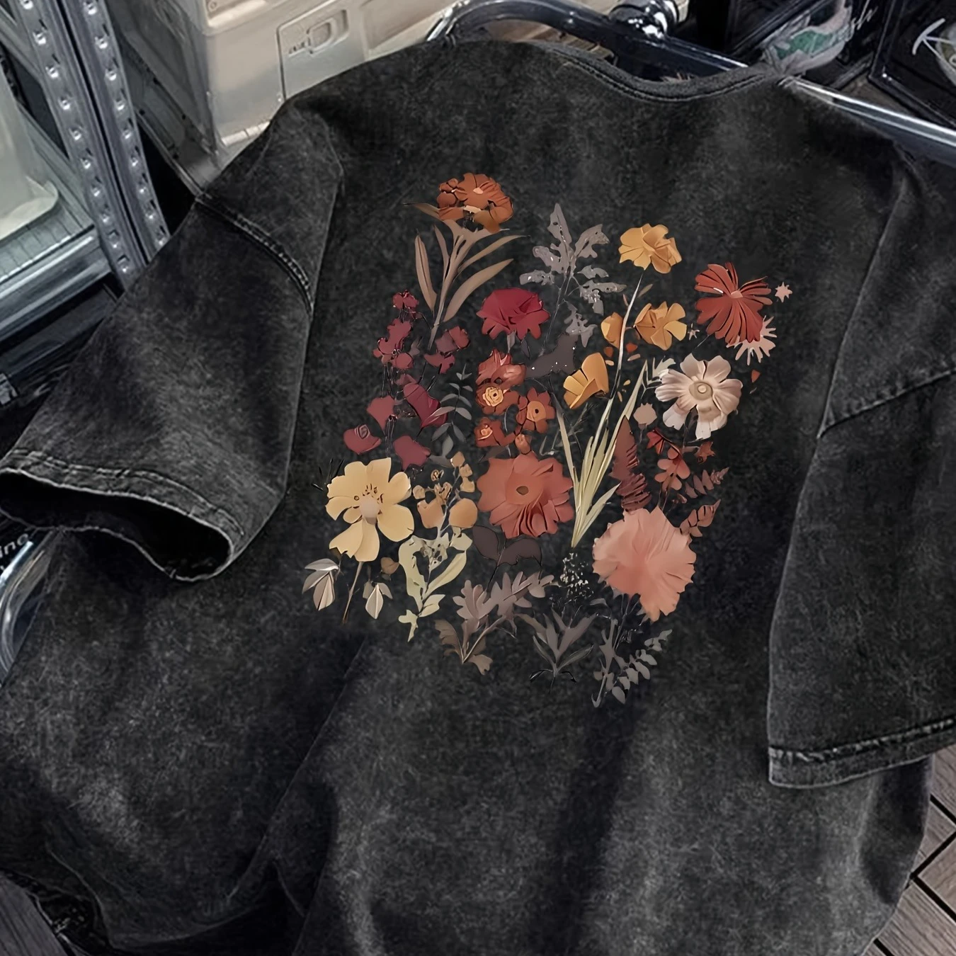 Women Retro Washed Black Tee Wild Flower Bouquet Back Graphic Cotton Short Sleeve Botanical Floral Casual Aesthetic Loose Tshirt