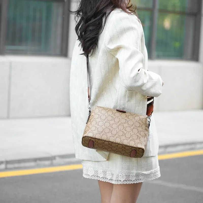 

Professional Crossbody Bag For Women Adults Leather Finish Slim Fit Portable For Board Meetings And Executive Dinners