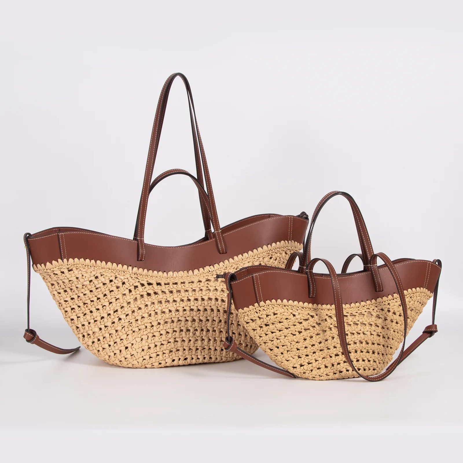 Women's Seaside Vacation Large Capacity Tote Bag Grass Woven Wing Single Shoulder Cowhide Splicing Handbag for Casual Use view 3