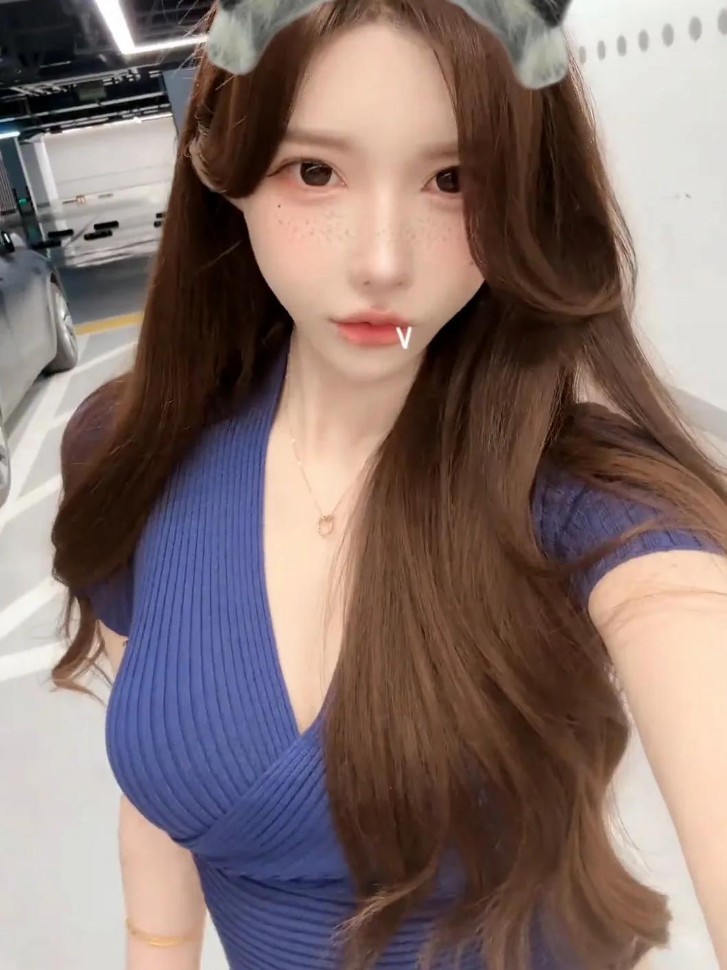 New 2024 Summer Korean Version V-neck Short Sleeve Knitted T-shirt Women Cinching Waist Solid Slim Casual Short Top IGU3